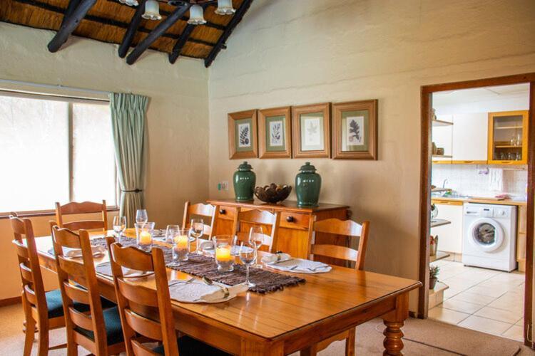 Lolambazo Country House & Cottage - Giants Castle Drakensberg Mahlutshini Room photo